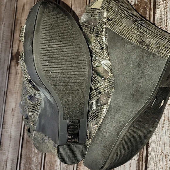 Nadara Shi by Journey silver & gray sandal wedge sandal shoe size 9 GUC - Picture 6 of 10